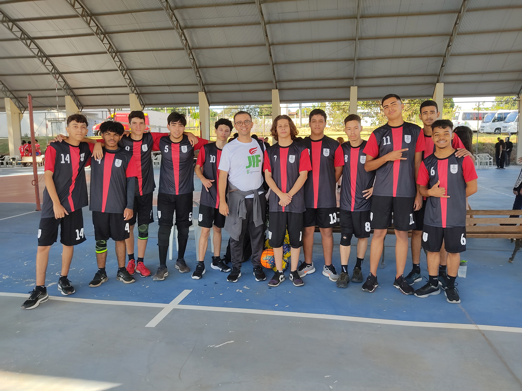Equipes de vôlei marcam participações do IFG Aparecida no primeiro dia do JIF Goiás 2023